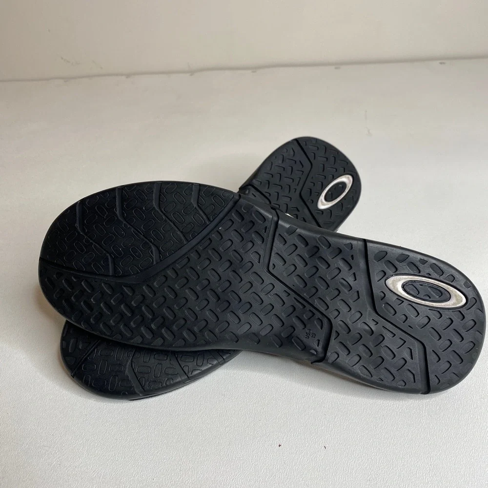 NWOT Oakley B1B Flip Flop black sandals men’s size 13